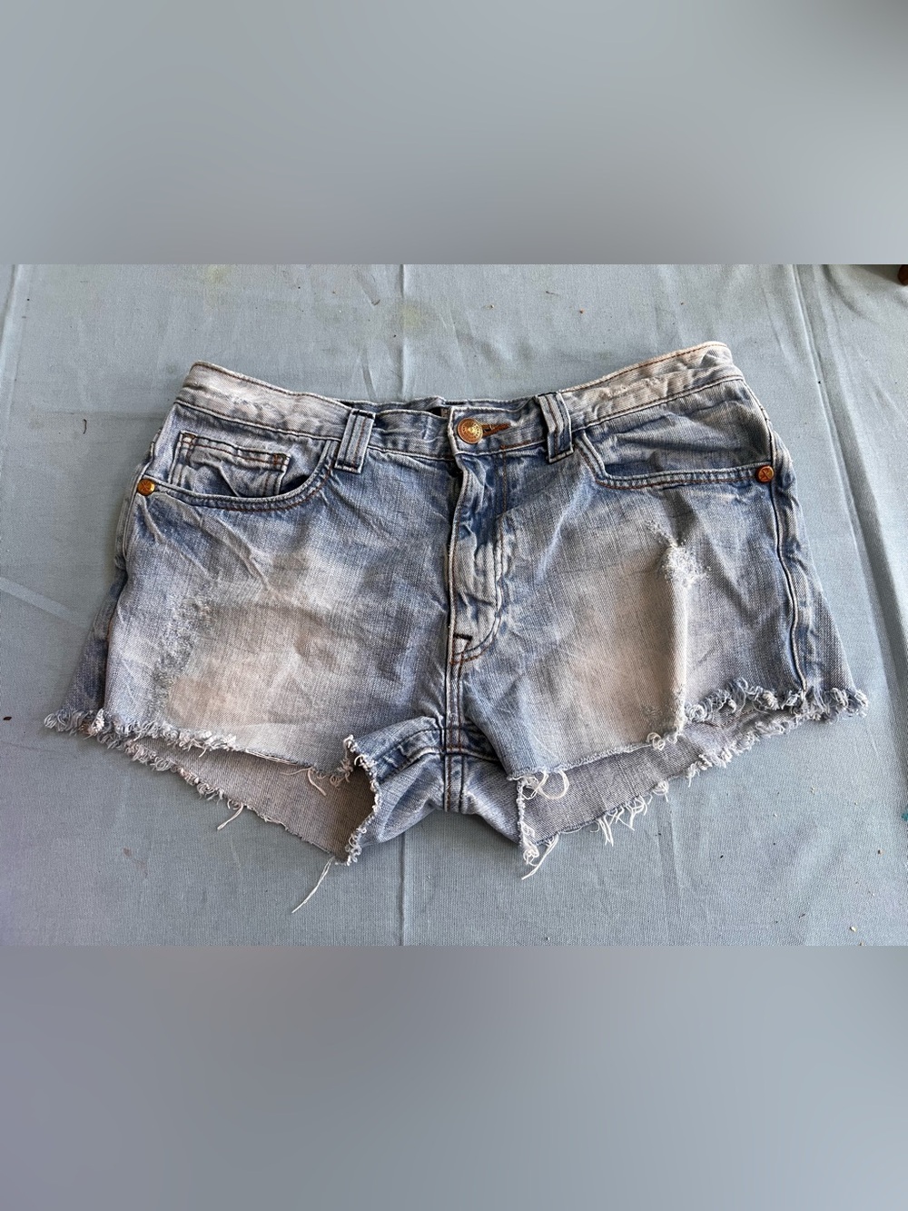 X-Ray Women Blue Denim Shorts Sz 34 Distressed Booty Embroidered Back Pocket Vtg - Picture 2 of 8